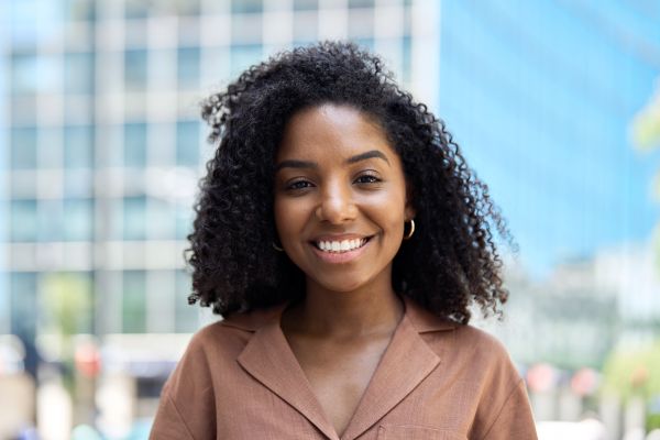 Ask A Cosmetic Dentist: Can I Whiten My Teeth Effectively At Home?