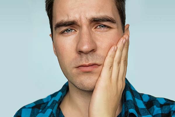 At Home Tips From An Emergency Dentist For A Toothache